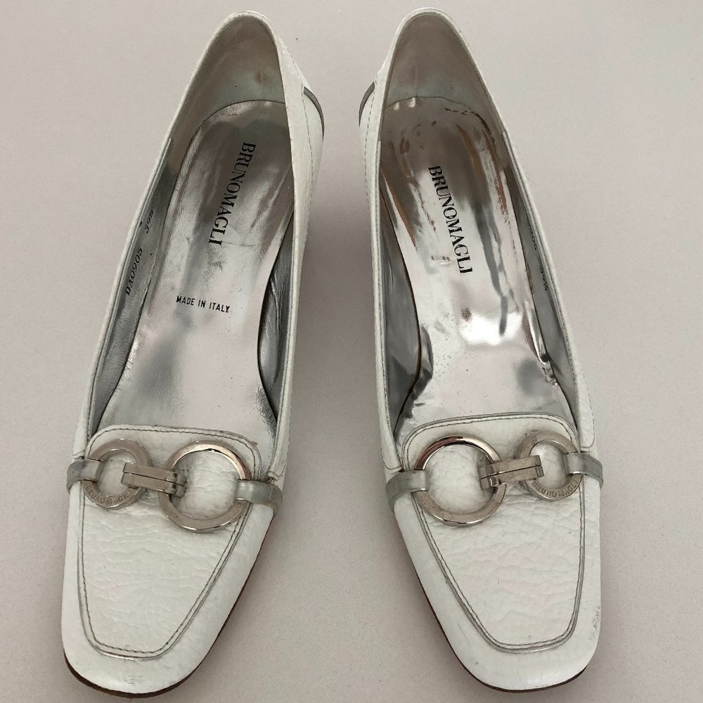 Bruno Magli Designer Leather Shoes with Silver Metal Hardware White Size 39.5
